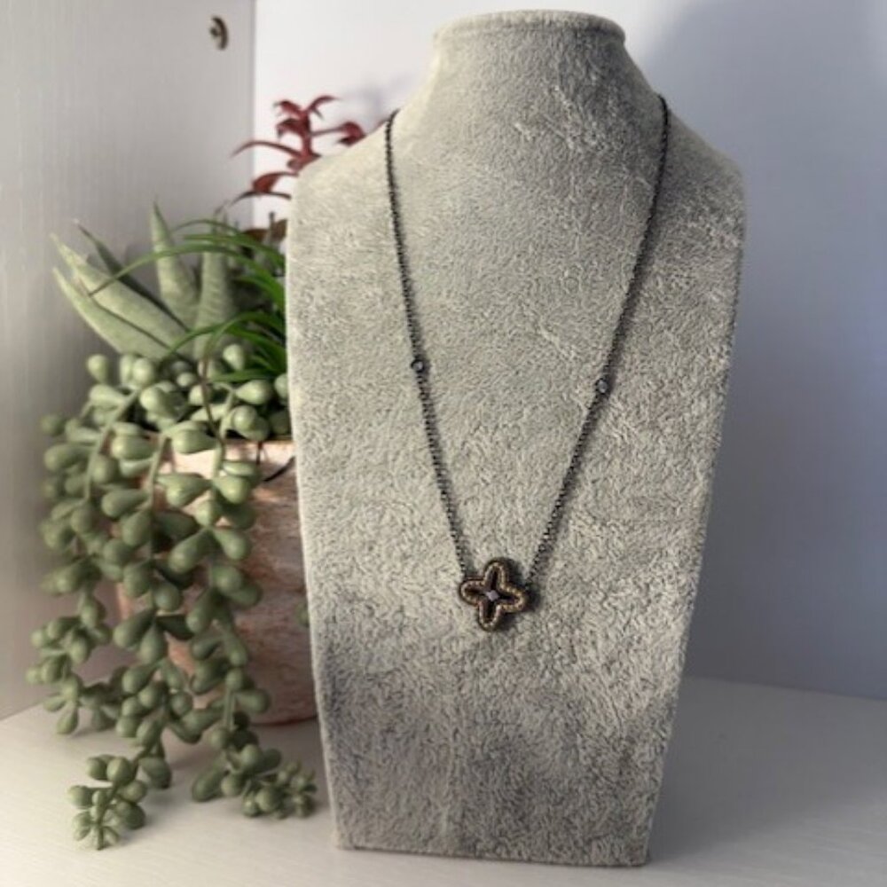 Park Lane "Samoa" Necklace – Delicate and Modern Clover Pendant